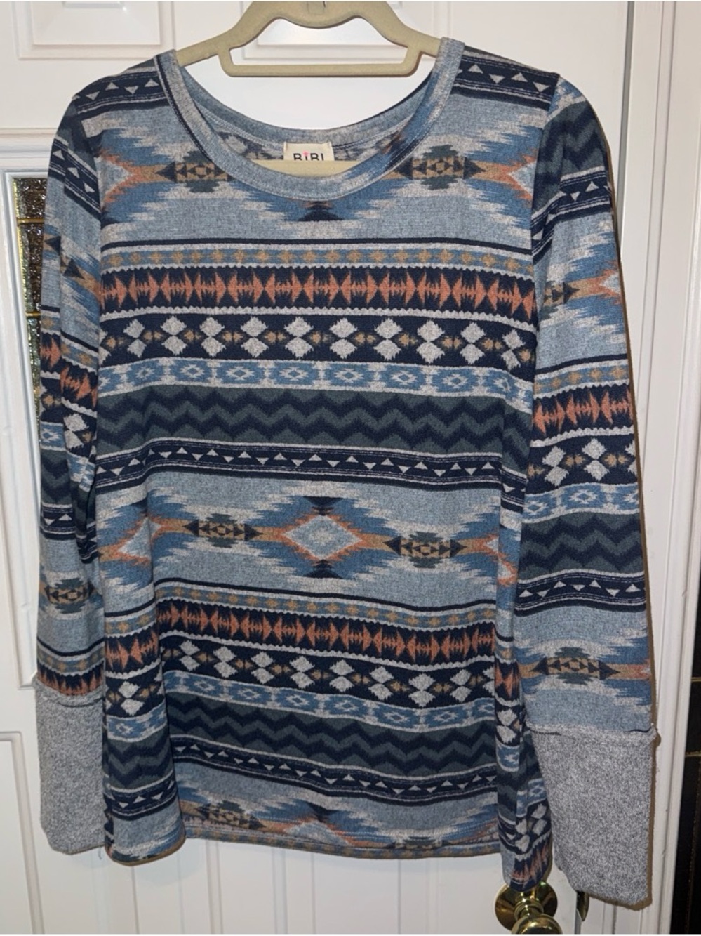 Bibi Southwestern Geometric Pattern Long Sleeve Top – Women’s Medium